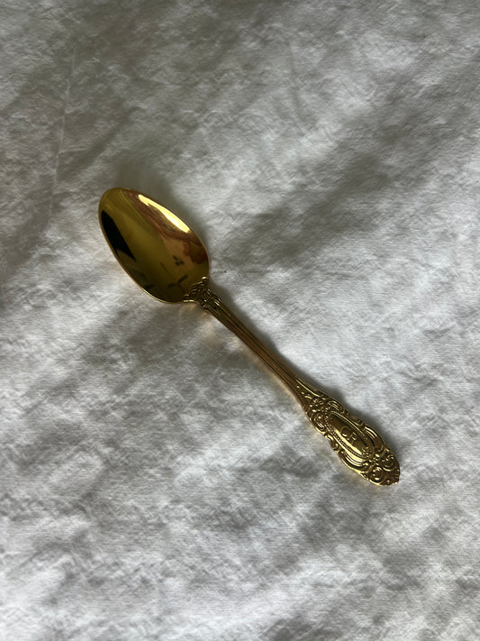Gold teaspoon with engraved handle – elegant giftware accessory