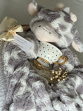 Load image into Gallery viewer, Skye Giraffe Mum and Bub Hamper with Cristina Re gold teacup and soft plush comforter in jute basket.
